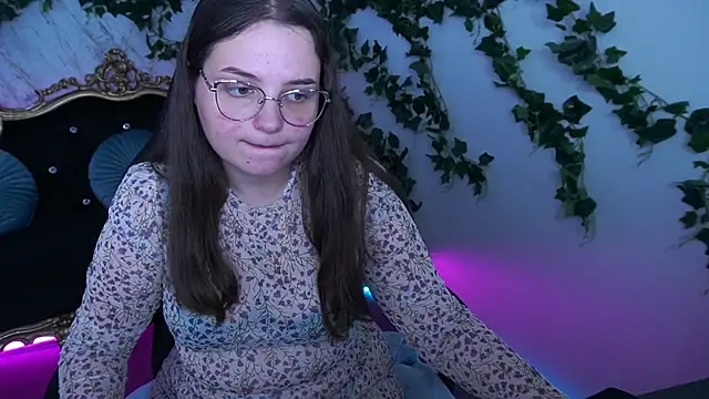 Snapshot of SophieDreamss chatting on October 8, 2025, 1:45 pm SophieDreamss online show from October 8, 2025, 1:45 pm