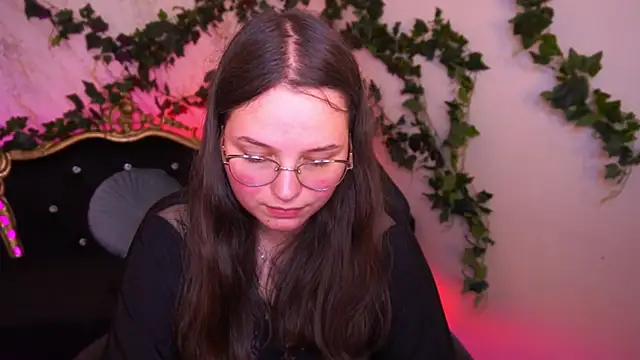 Snapshot of SophieDreamss chatting on October 28, 2025, 2:38 pm SophieDreamss online show from October 28, 2025, 2:38 pm