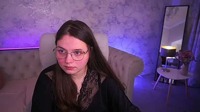 Snapshot of SophieDreamss chatting on December 17, 2025, 10:59 pm SophieDreamss online show from December 17, 2025, 10:59 pm