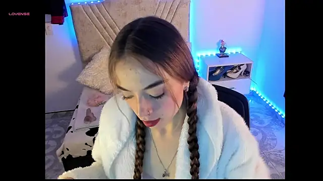 Snapshot of Mia_Victoria22 chatting on April 18, 2026, 2:25 am Mia Victoria22 online show from April 18, 2026, 2:25 am