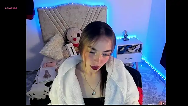 Mia Victoria22 online show from April 15, 2026, 2:06 am