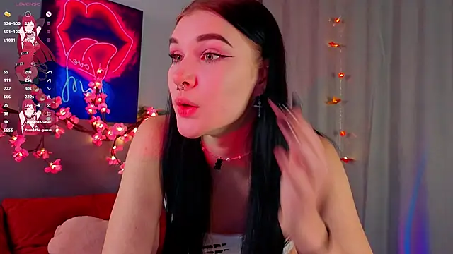 Snapshot of JenniferSullivan chatting on October 19, 2025, 10:23 pm JenniferSullivan online show from October 19, 2025, 10:23 pm