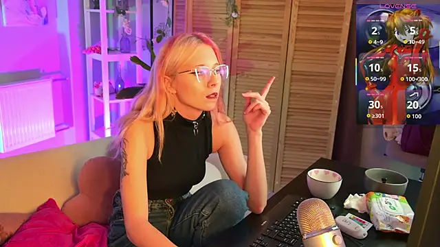 Snapshot of SakuraBliss chatting on October 10, 2025, 2:51 pm SakuraBliss online show from October 10, 2025, 2:51 pm