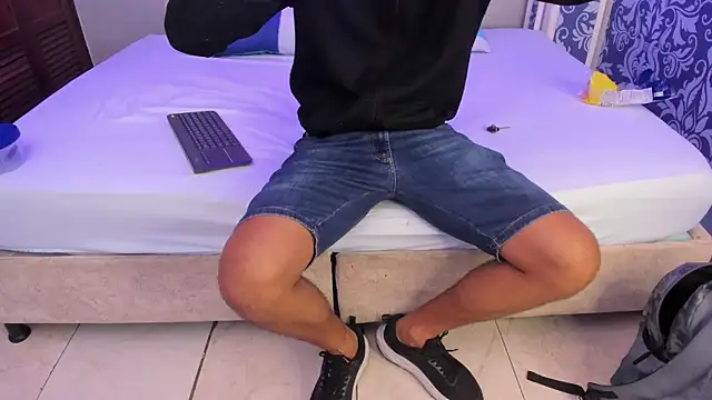 magnus serket online show from December 1, 2025, 11:44 am