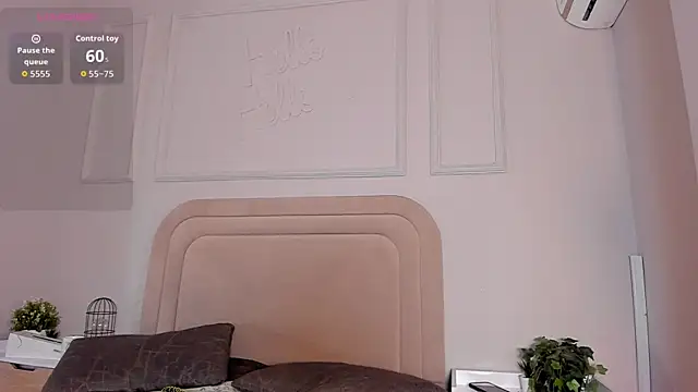 Anamonrroe online show from October 31, 2025, 11:51 am