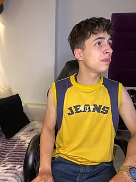 AdrianRinaldi online show from November 4, 2025, 8:23 pm