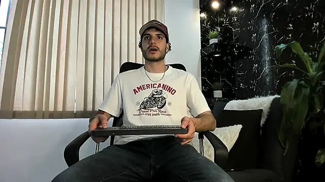 Snapshot of Rafael_Mendezz chatting on November 20, 2025, 8:42 pm Rafael Mendezz online show from November 20, 2025, 8:42 pm