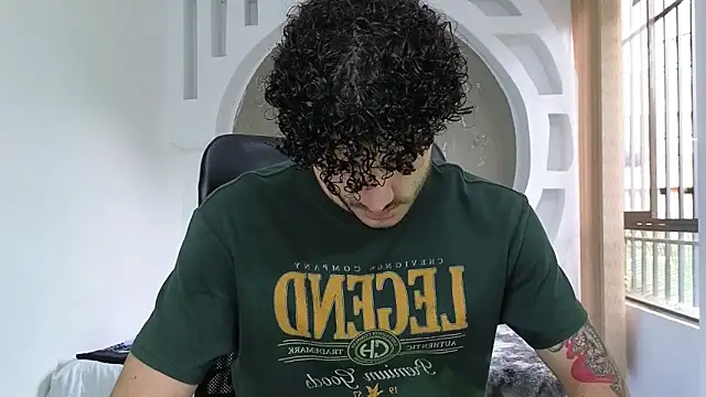 Snapshot of Rafael_Mendezz chatting on November 25, 2025, 8:20 pm Rafael Mendezz online show from November 25, 2025, 8:20 pm