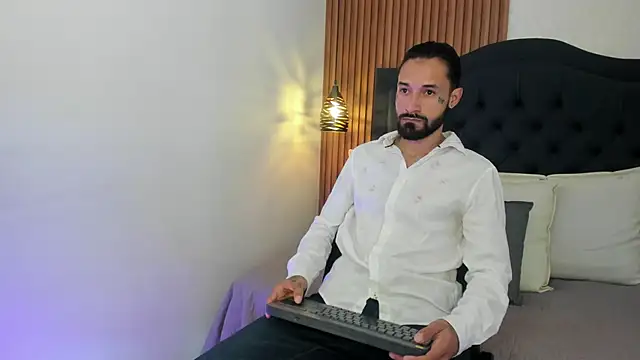 Hisoka 011 online show from February 9, 2026, 7:56 pm