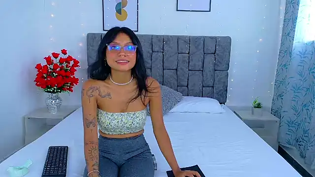 Soffia Konig  online show from December 14, 2025, 7:19 pm