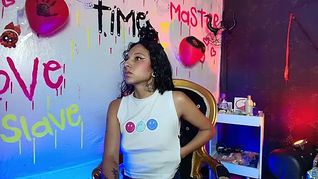 Sweettpleasure online show from November 4, 2025, 1:48 pm