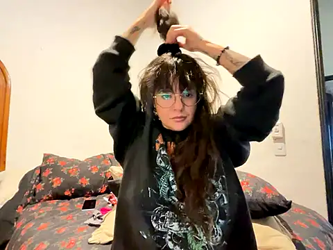 xhellsbells666x online show from December 16, 2025, 9:19 pm