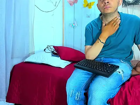 afroditoo online show from December 2, 2025, 2:45 am