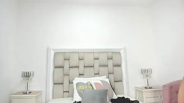Snapshot of frehia_dimou chatting on April 22, 2026, 11:28 am frehia dimou online show from April 22, 2026, 11:28 am