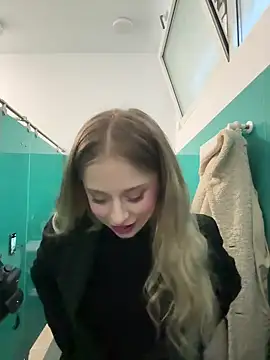 BabyAnais online show from November 5, 2025, 1:25 pm