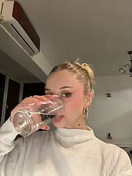 BabyAnais online show from November 8, 2025, 8:01 pm