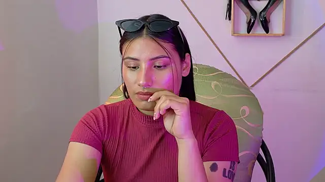 Snapshot of Linda_andrew chatting on January 9, 2026, 5:20 pm Linda andrew online show from January 9, 2026, 5:20 pm