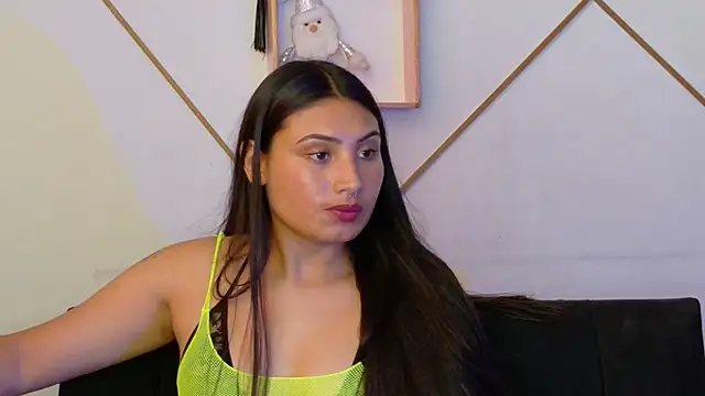 Snapshot of Linda_andrew chatting on December 19, 2025, 5:37 pm Linda andrew online show from December 19, 2025, 5:37 pm