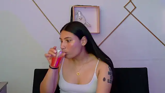 Snapshot of Linda_andrew chatting on December 16, 2025, 6:23 pm Linda andrew online show from December 16, 2025, 6:23 pm