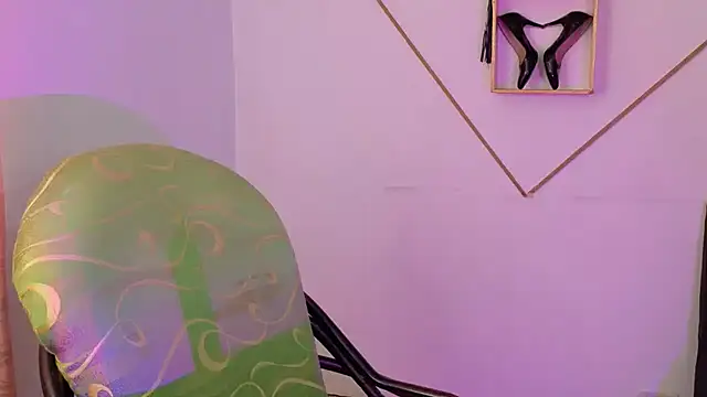 Snapshot of Linda_andrew chatting on January 13, 2026, 6:34 pm Linda andrew online show from January 13, 2026, 6:34 pm