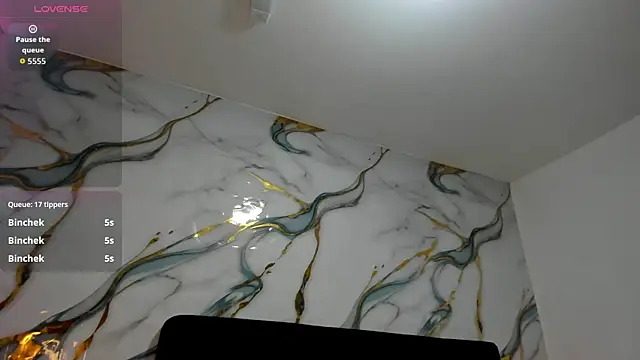 Snapshot of RoxanaBorns_ chatting on July 28, 2026, 2:13 pm RoxanaBorns online show from July 28, 2026, 2:13 pm
