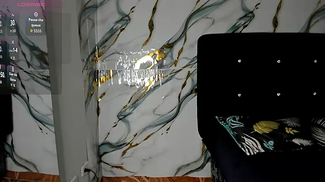 Snapshot of RoxanaBorns_ chatting on July 7, 2026, 12:31 pm RoxanaBorns online show from July 7, 2026, 12:31 pm