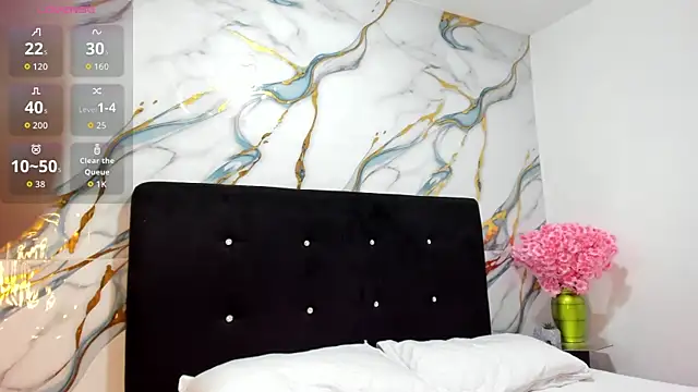 Snapshot of RoxanaBorns_ chatting on July 2, 2026, 8:53 am RoxanaBorns online show from July 2, 2026, 8:53 am
