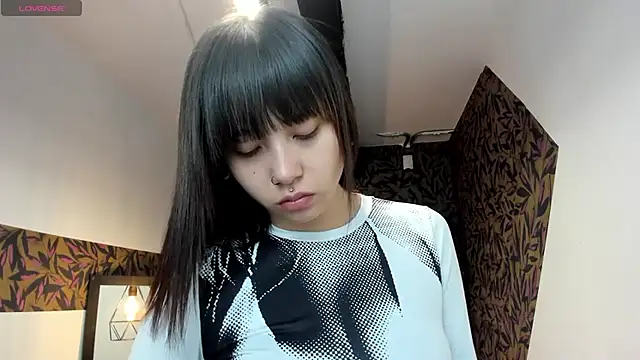 Hanna Lee   online show from September 13, 2025, 7:58 pm