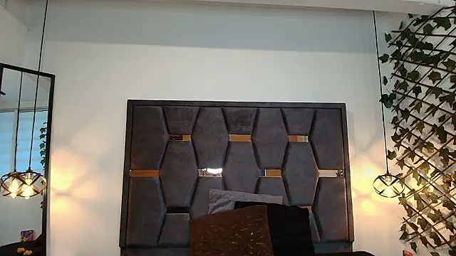 Hanna Lee   online show from February 25, 2026, 2:17 pm