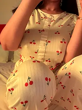 Snapshot of OnlyRima chatting on November 10, 2025, 2:44 pm OnlyRima online show from November 10, 2025, 2:44 pm