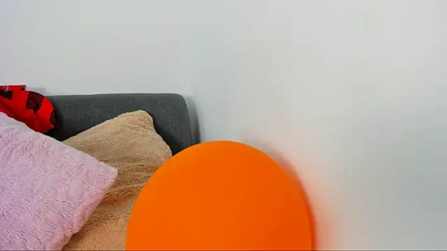 lara and danny online show from November 10, 2025, 3:06 pm