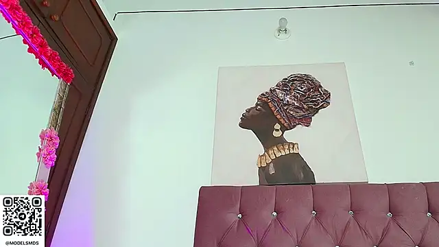 naomi campbel  online show from November 6, 2025, 9:19 pm