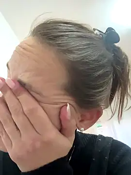 Snapshot of Wildmaca chatting on December 1, 2025, 4:30 pm Wildmaca online show from December 1, 2025, 4:30 pm