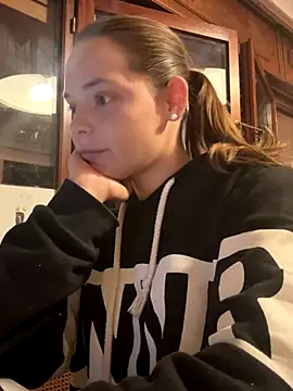 Snapshot of Wildmaca chatting on November 12, 2025, 9:07 pm Wildmaca online show from November 12, 2025, 9:07 pm