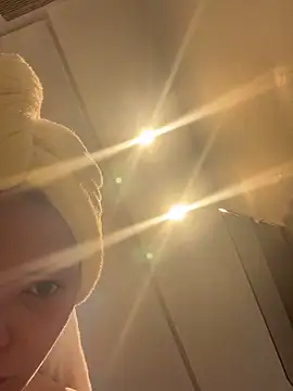 Snapshot of Wildmaca chatting on November 15, 2025, 8:02 pm Wildmaca online show from November 15, 2025, 8:02 pm