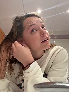 Snapshot of Wildmaca chatting on November 27, 2025, 7:36 pm Wildmaca online show from November 27, 2025, 7:36 pm