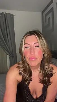 CurvyMILF Sienna online show from March 11, 2026, 9:09 pm