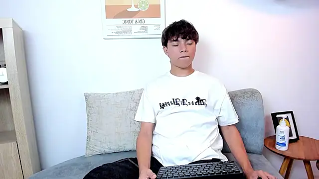 Snapshot of Honeymoon_sariel chatting on November 26, 2025, 8:31 pm Honeymoon sariel online show from November 26, 2025, 8:31 pm