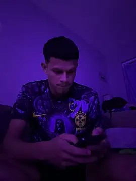 Snapshot of CHARLY-- chatting on October 31, 2025, 8:11 am CHARLY-- online show from October 31, 2025, 8:11 am