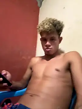 Snapshot of CHARLY-- chatting on September 10, 2025, 5:39 am CHARLY-- online show from September 10, 2025, 5:39 am