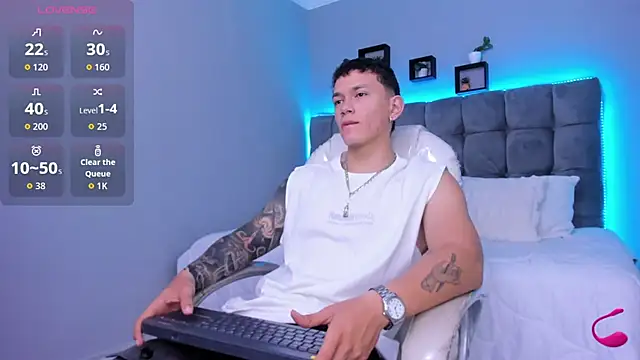 Snapshot of Thomas_moon chatting on January 17, 2026, 1:04 pm Thomas moon online show from January 17, 2026, 1:04 pm