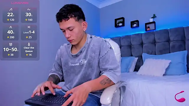 Snapshot of Thomas_moon chatting on January 7, 2026, 12:54 pm Thomas moon online show from January 7, 2026, 12:54 pm