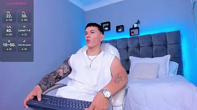 Snapshot of Thomas_moon chatting on January 12, 2026, 8:15 pm Thomas moon online show from January 12, 2026, 8:15 pm