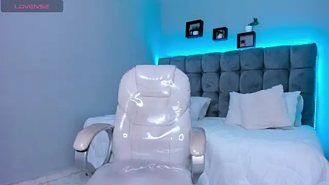 Snapshot of Thomas_moon chatting on February 2, 2026, 11:53 am Thomas moon online show from February 2, 2026, 11:53 am