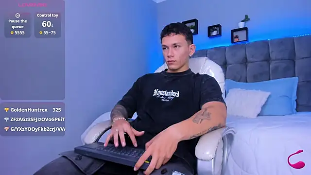 Snapshot of Thomas_moon chatting on January 8, 2026, 1:06 pm Thomas moon online show from January 8, 2026, 1:06 pm