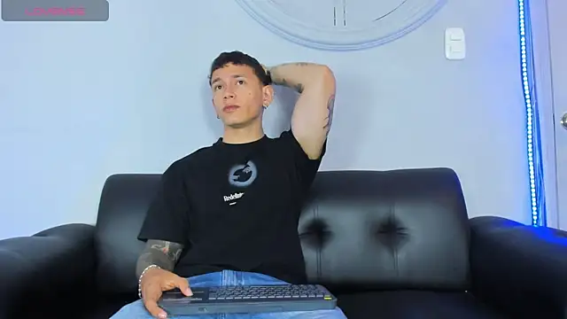 Snapshot of Thomas_moon chatting on February 26, 2026, 1:22 pm Thomas moon online show from February 26, 2026, 1:22 pm