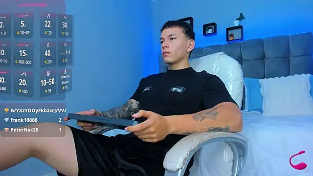 Snapshot of Thomas_moon chatting on December 20, 2025, 10:29 am Thomas moon online show from December 20, 2025, 10:29 am