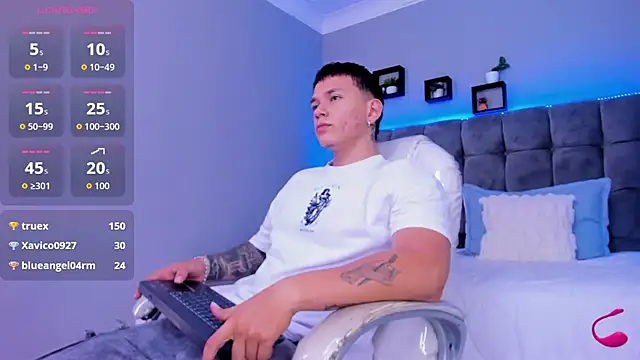 Snapshot of Thomas_moon chatting on January 6, 2026, 12:42 pm Thomas moon online show from January 6, 2026, 12:42 pm