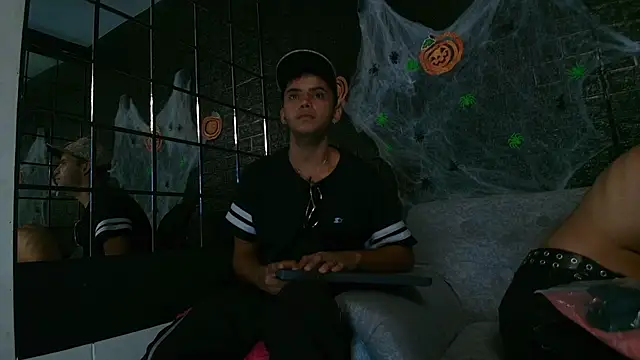 HellAndDante  online show from October 23, 2025, 11:25 pm