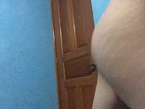 Luisgg18 online show from November 17, 2025, 4:16 am